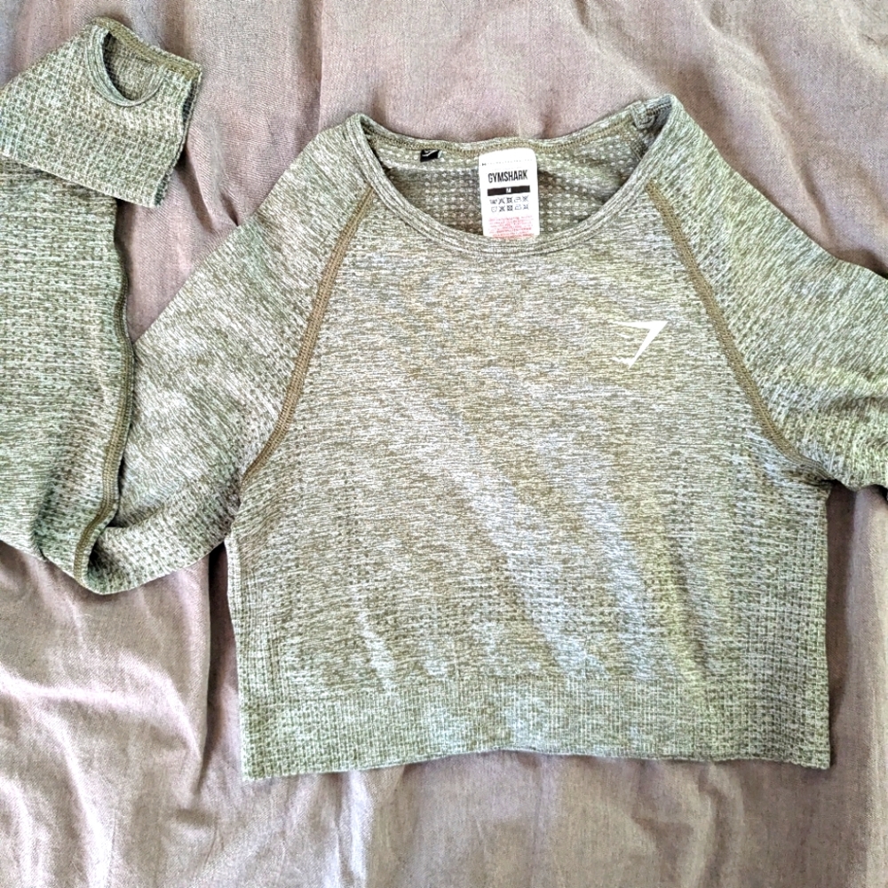 GYMSHARK long sleeve crop